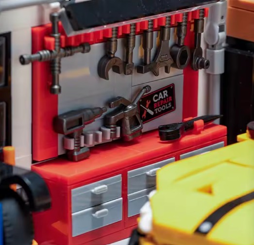 Car Repair Shop with Lifting Platform